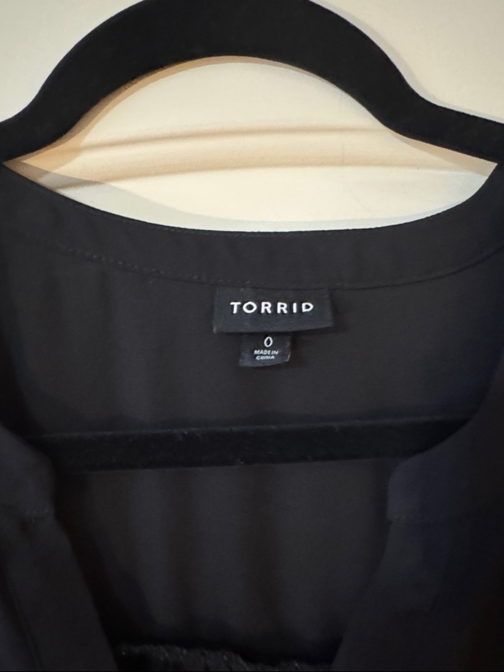 Torrid Black Short Sleeve V-Neck Tunic Blouse L - Picture 2 of 10